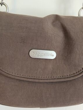 Baggallini Compact Crossbody Bag in Taupe